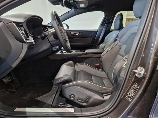 VOLVO V60 2025