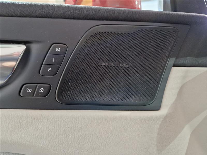 VOLVO XC60 2019