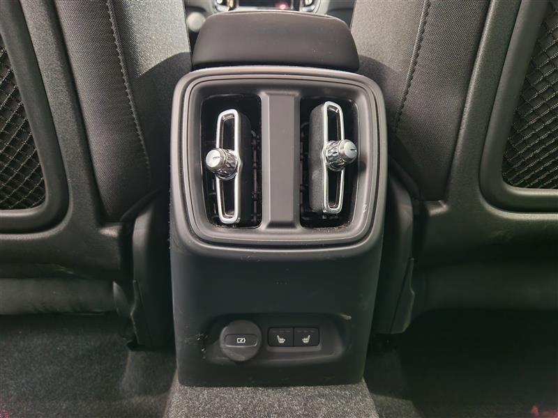 VOLVO C40 2024