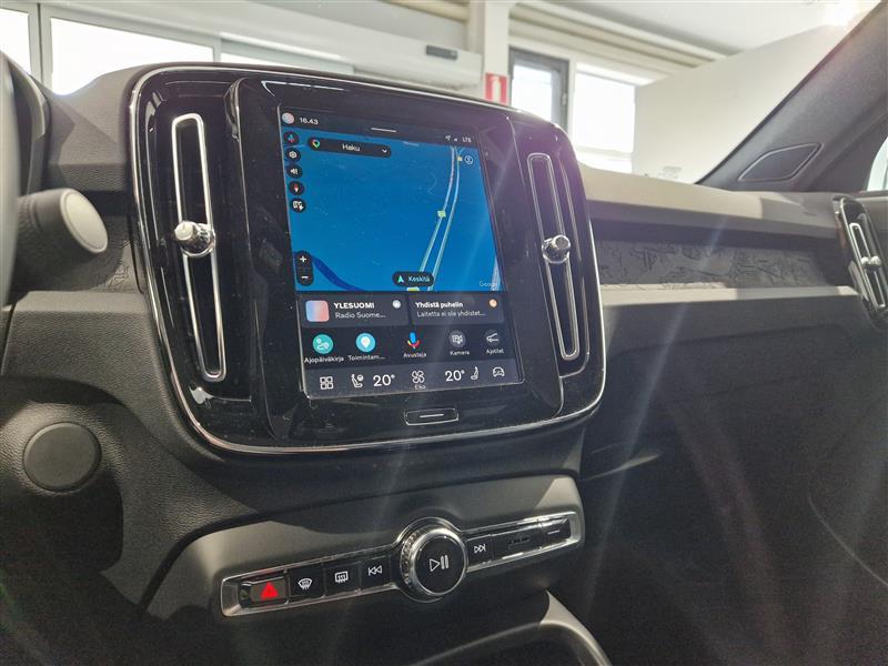 VOLVO C40 2024