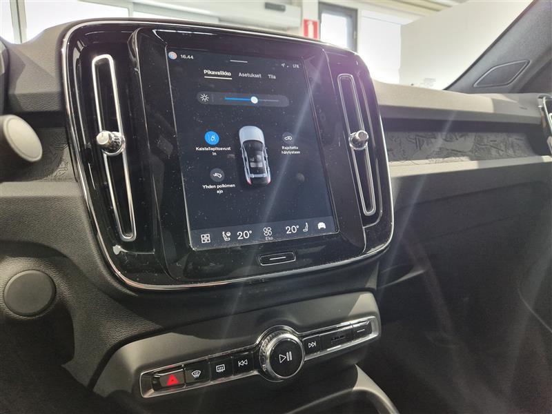 VOLVO C40 2024