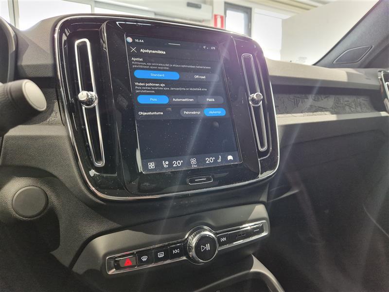 VOLVO C40 2024