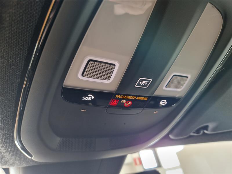 VOLVO C40 2024