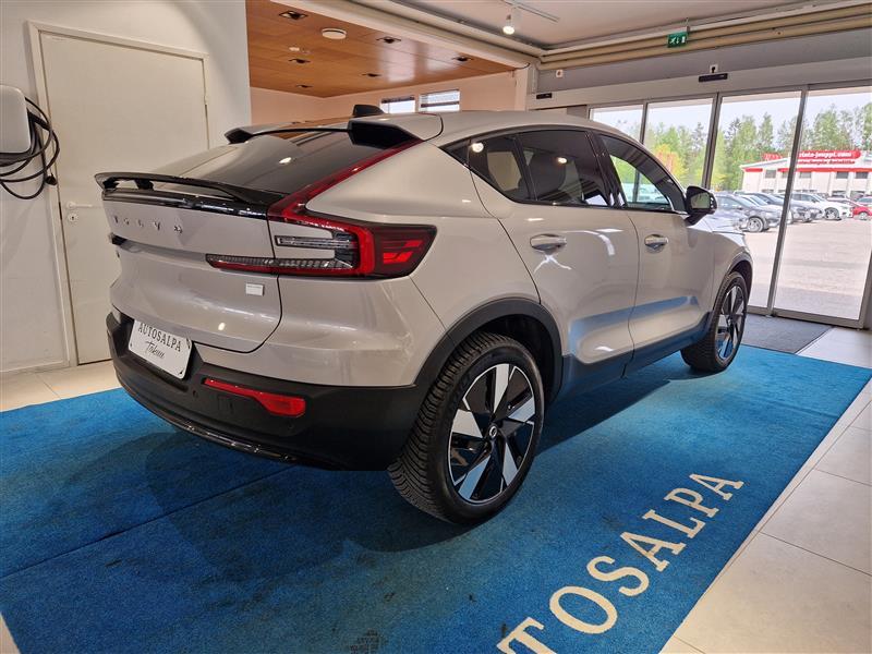 VOLVO C40 2024