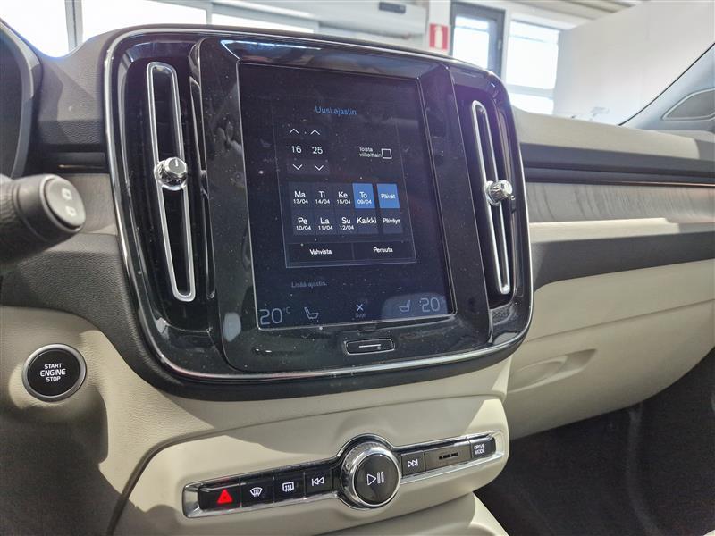 VOLVO XC40 2021