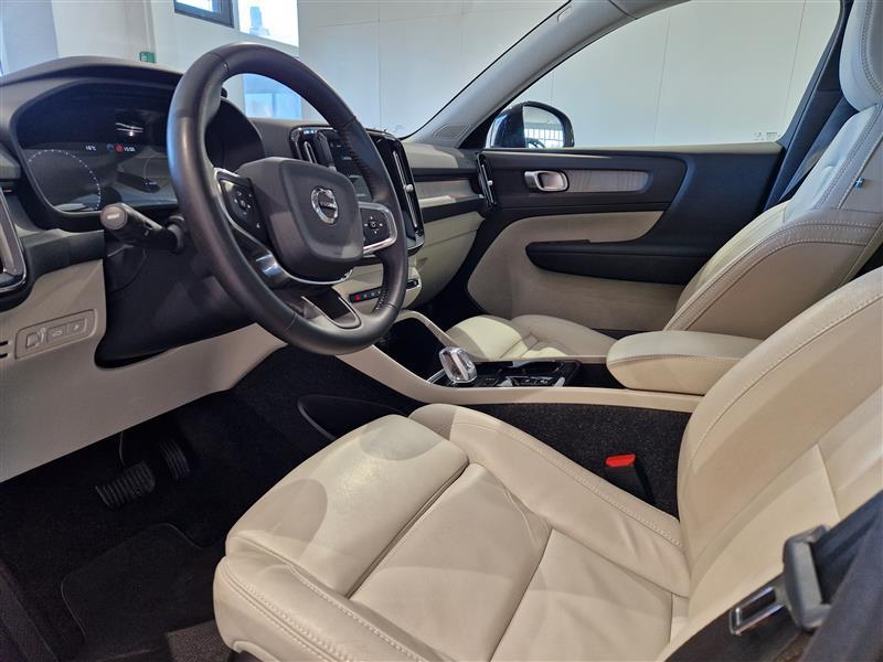 VOLVO XC40 2021
