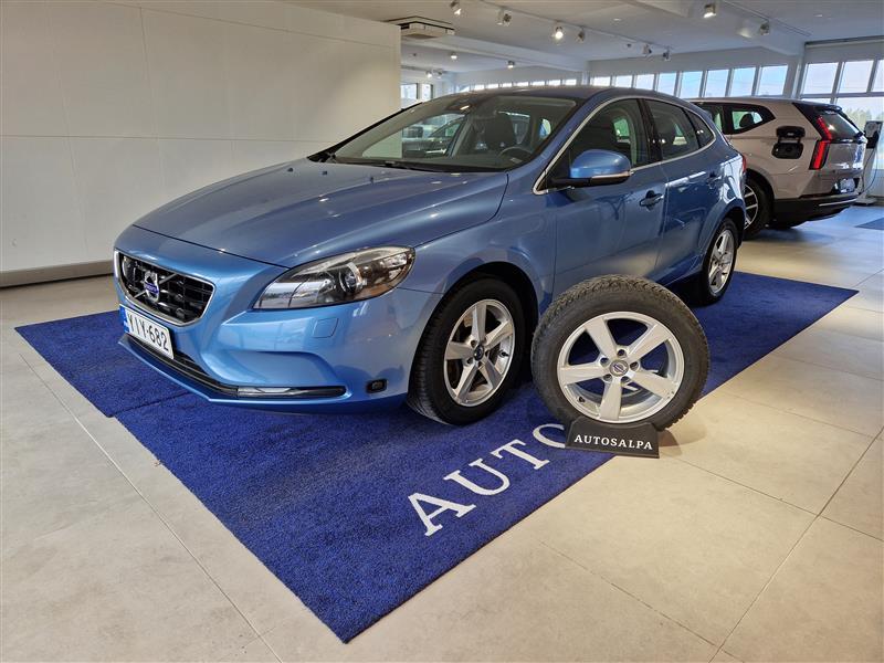 VOLVO V40 2016