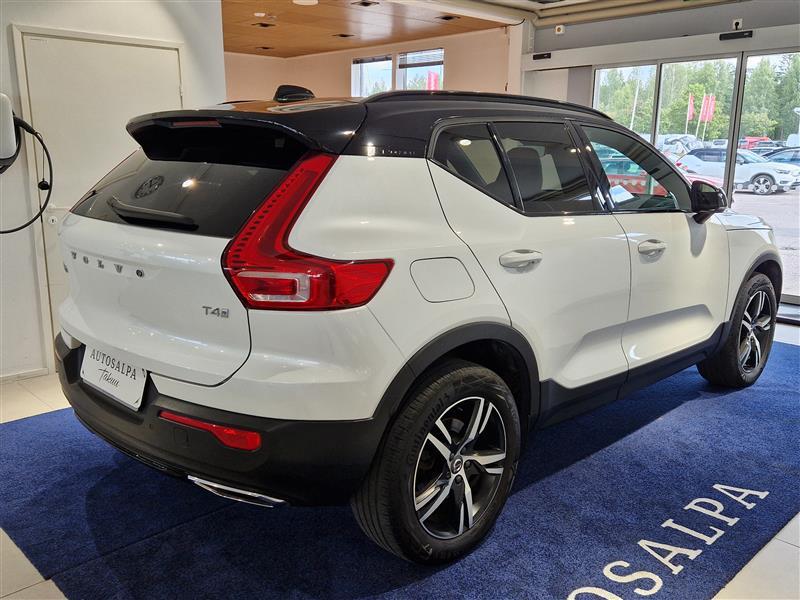 VOLVO XC40 2020