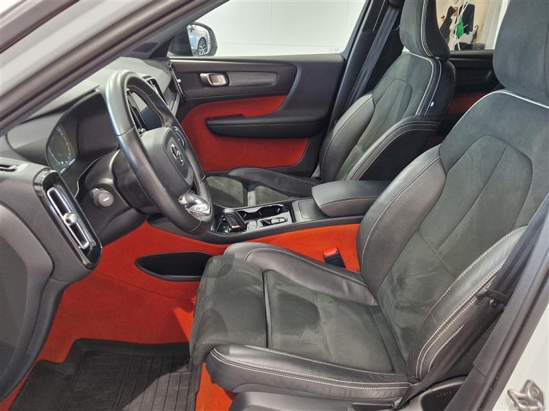 VOLVO XC40 2020