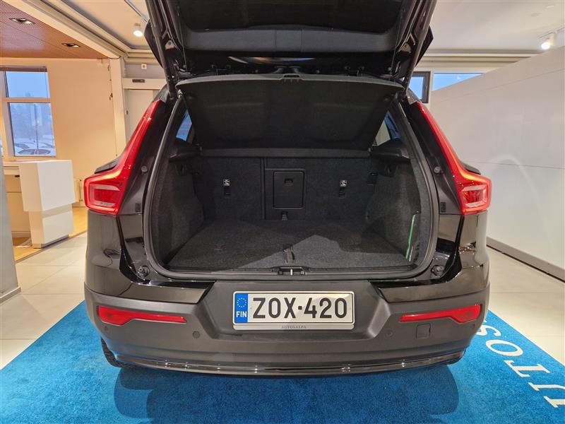VOLVO XC40 2023