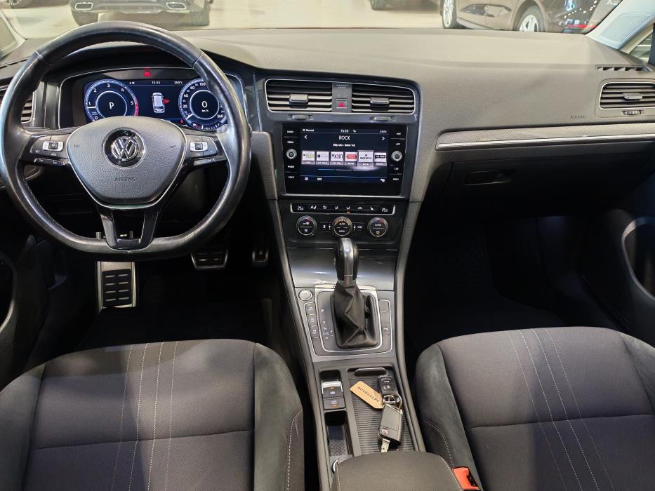 VOLKSWAGEN Golf 2017