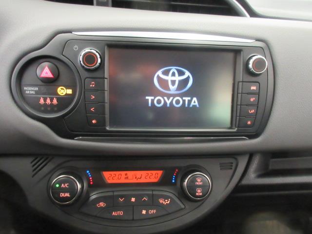 TOYOTA Yaris 2016