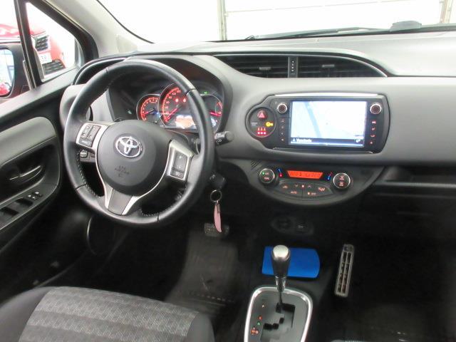 TOYOTA Yaris 2016