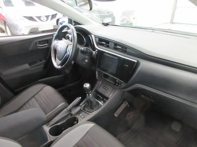 TOYOTA Auris 2017