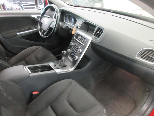 VOLVO V60 2015