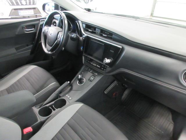 TOYOTA Auris 2015