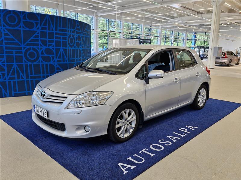 TOYOTA Auris 2011
