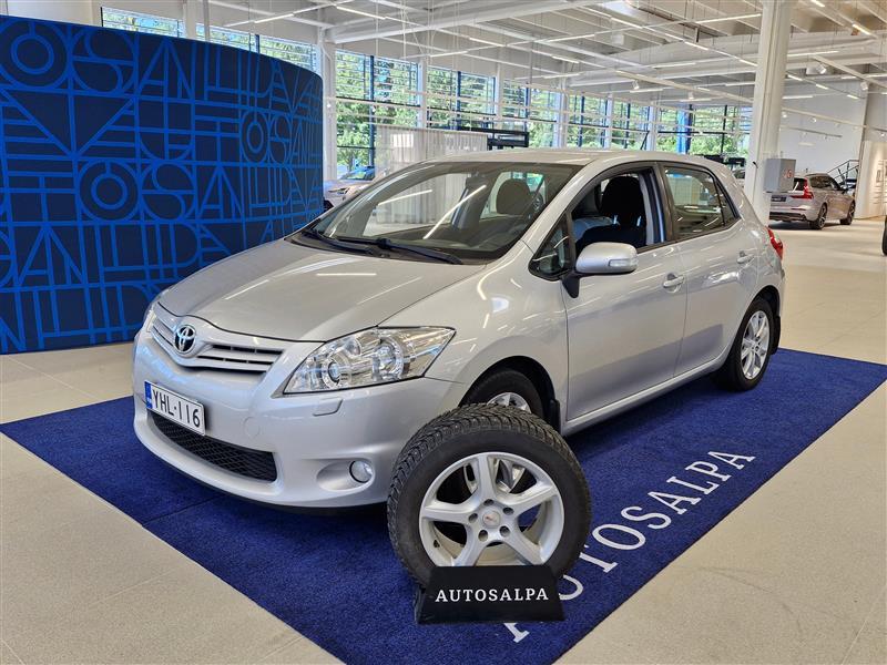 TOYOTA Auris 2011