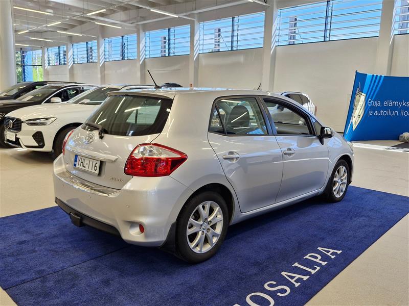 TOYOTA Auris 2011