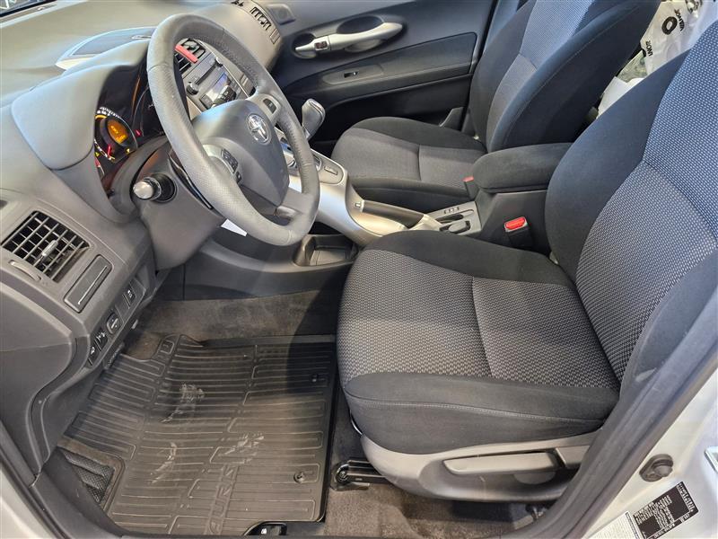 TOYOTA Auris 2011