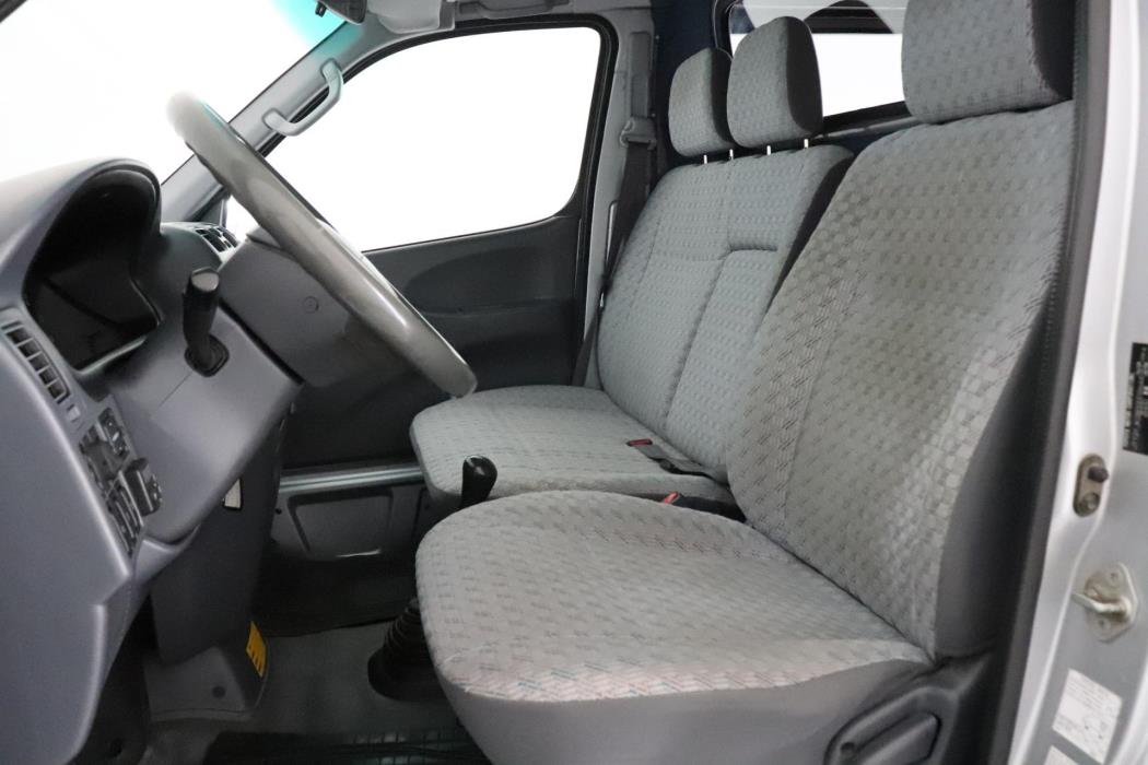 TOYOTA Hiace 2006