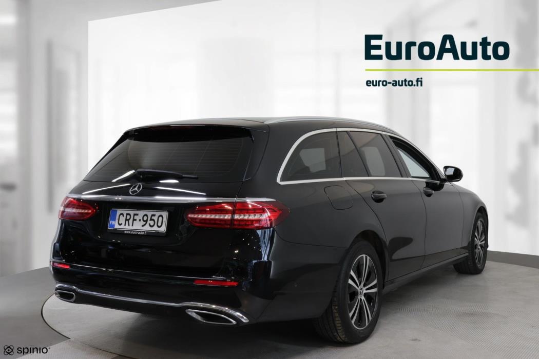 MERCEDES-BENZ E 2022