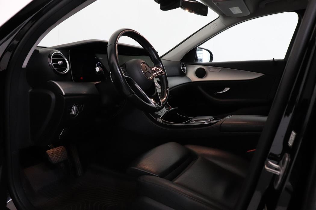 MERCEDES-BENZ E 2022