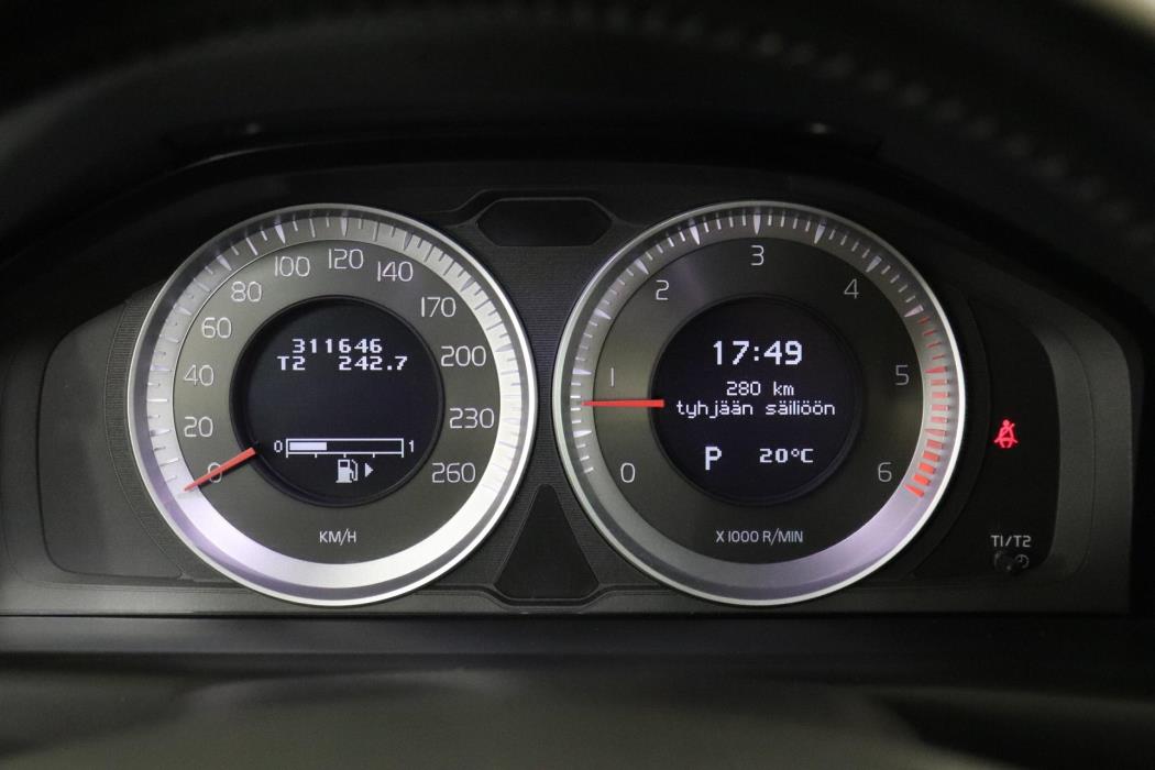 VOLVO XC70 2011