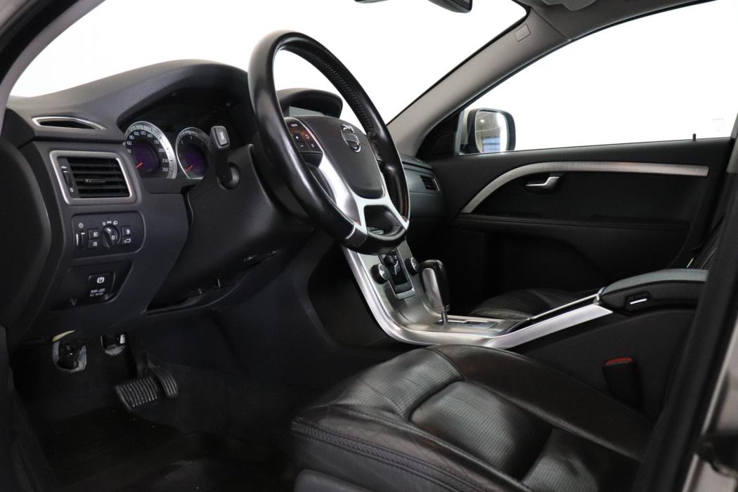 VOLVO XC70 2011