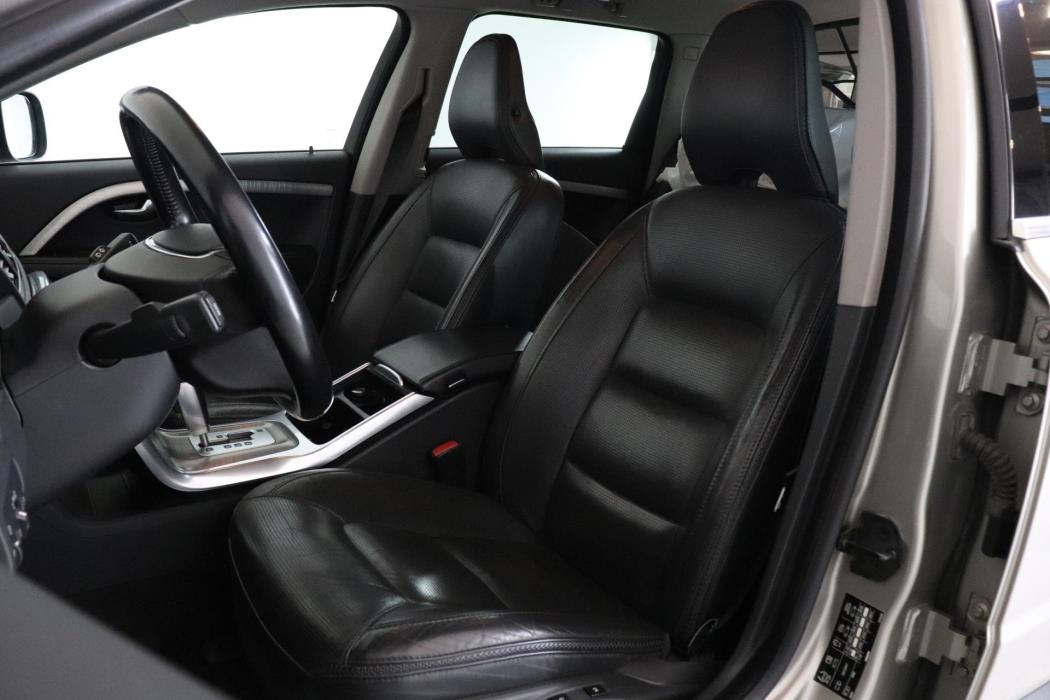 VOLVO XC70 2011