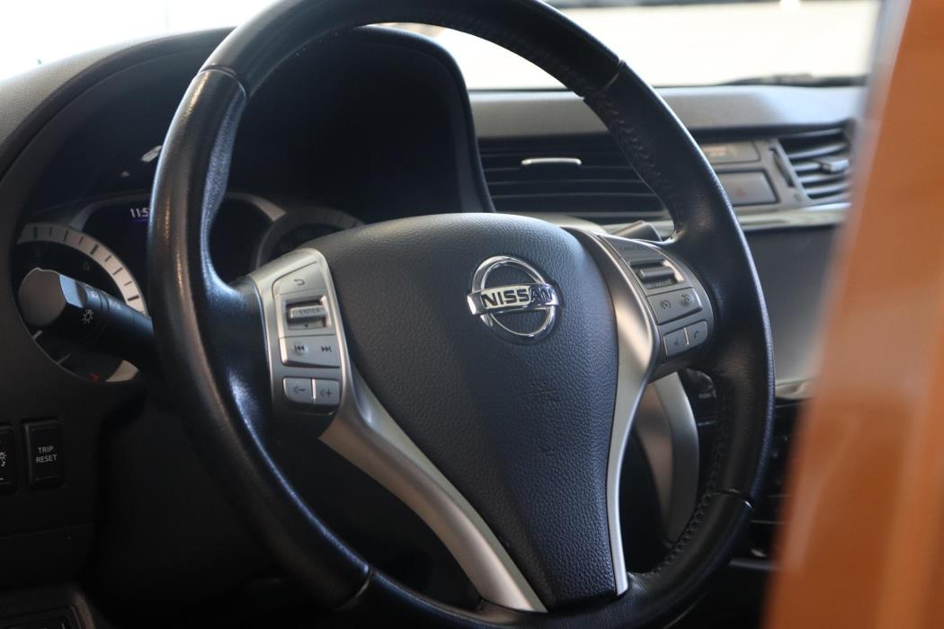 NISSAN Navara 2021