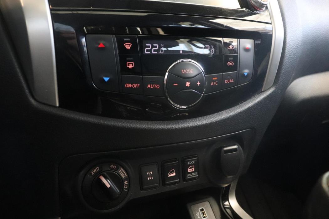 NISSAN Navara 2021