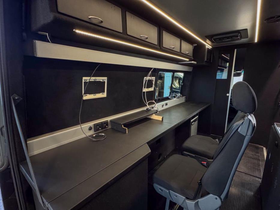 MERCEDES-BENZ Sprinter 2023