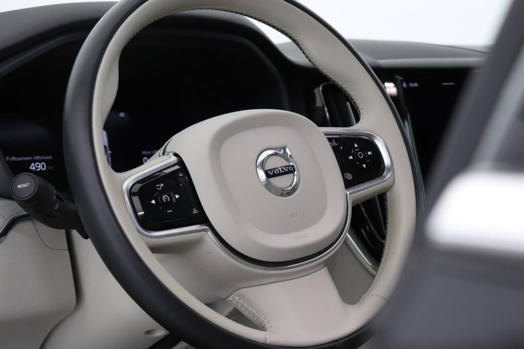 VOLVO XC60 2023