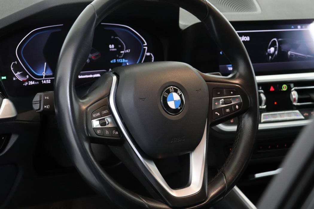BMW 330 2019