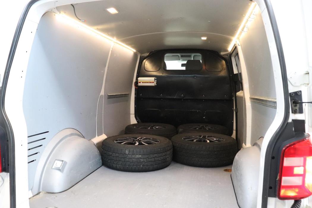 VOLKSWAGEN Transporter 2017