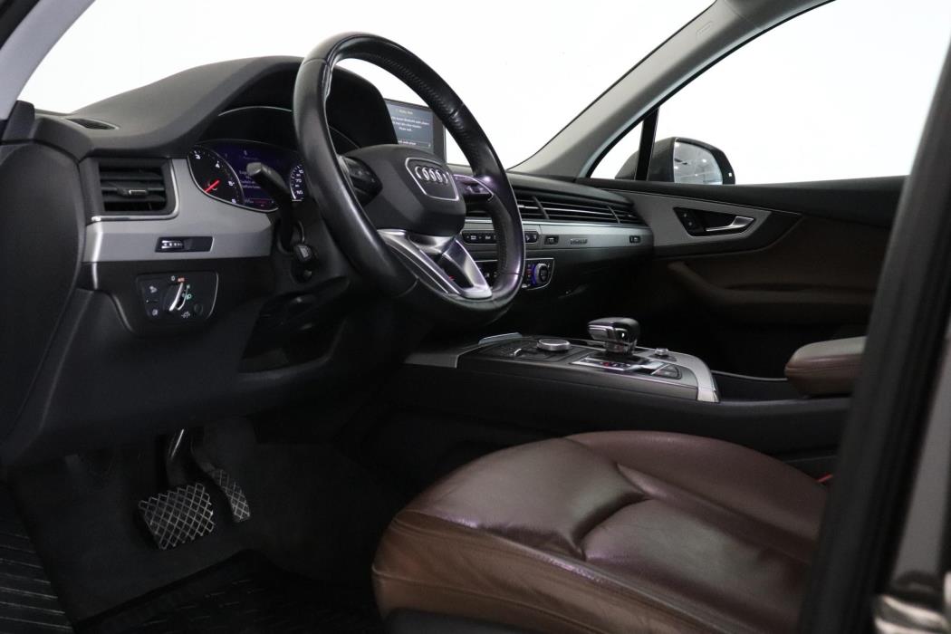 AUDI Q7 2016