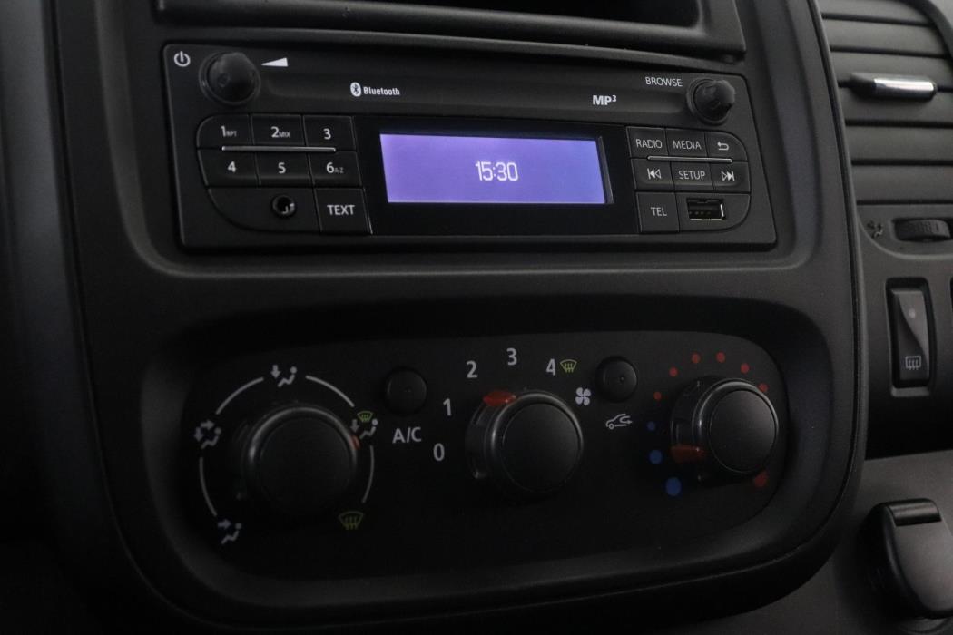 NISSAN NV300 2017