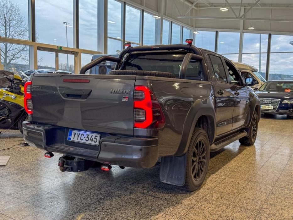 TOYOTA Hilux 2024