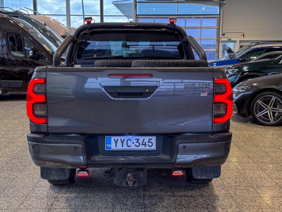 TOYOTA Hilux 2024