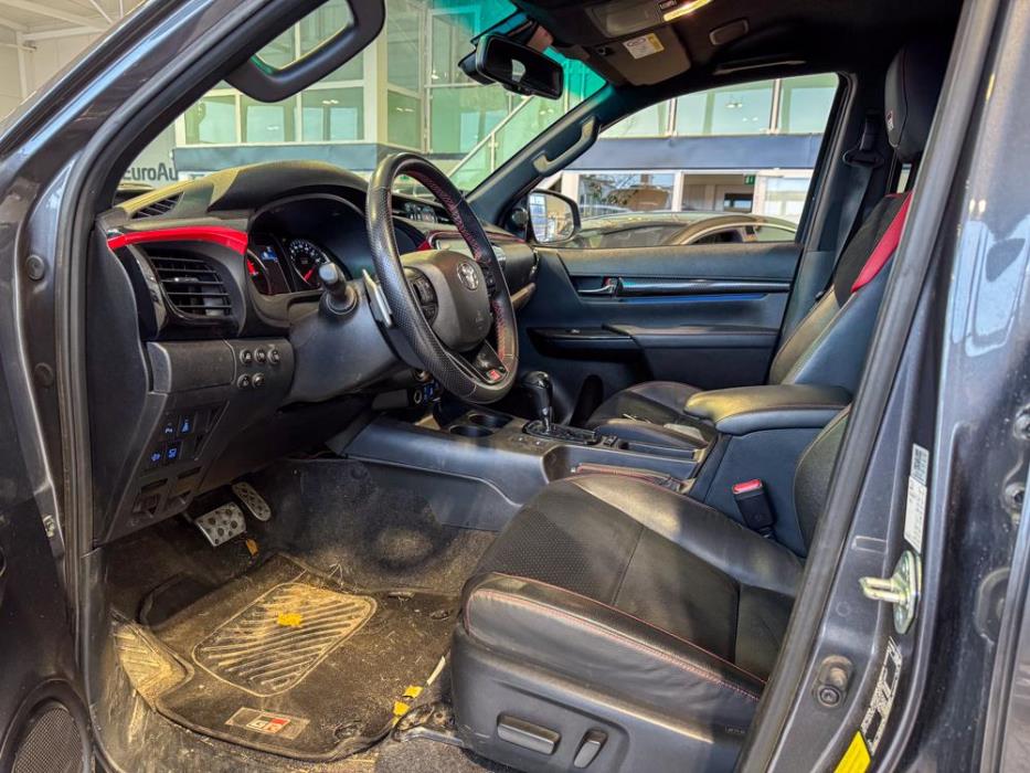 TOYOTA Hilux 2024