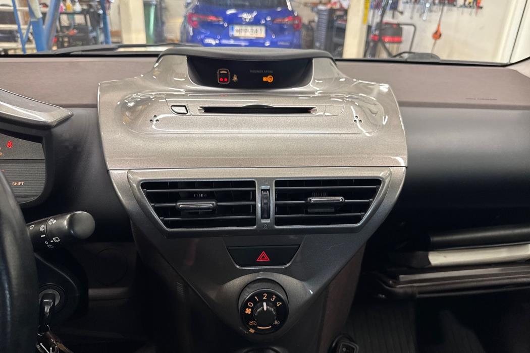 TOYOTA IQ 2009