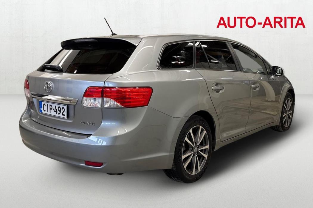 Toyota Avensis 2012