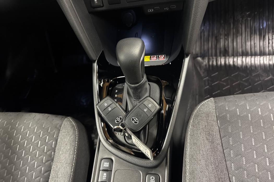 TOYOTA Yaris Cross 2025