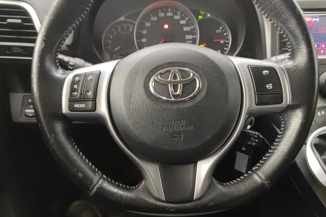 TOYOTA Verso-S 2014