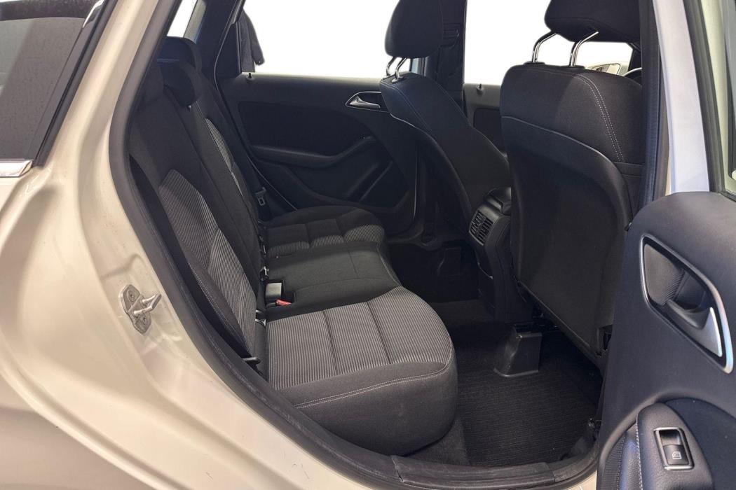MERCEDES-BENZ B 2016