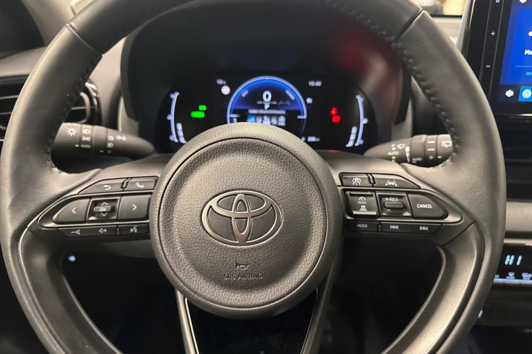 TOYOTA YARIS 2025