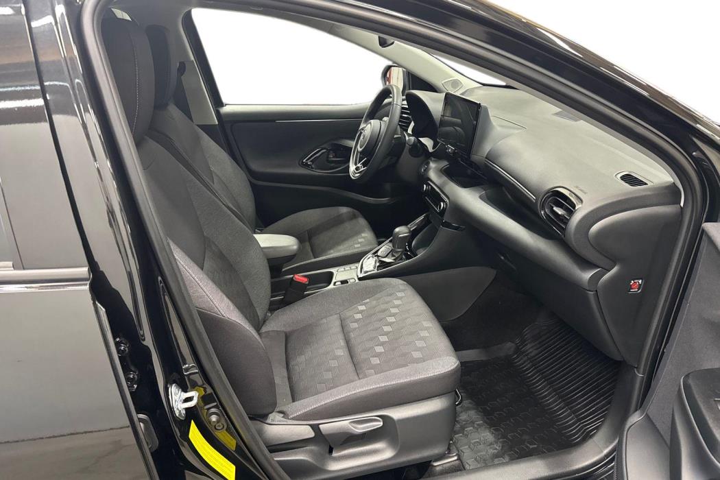 TOYOTA YARIS 2025