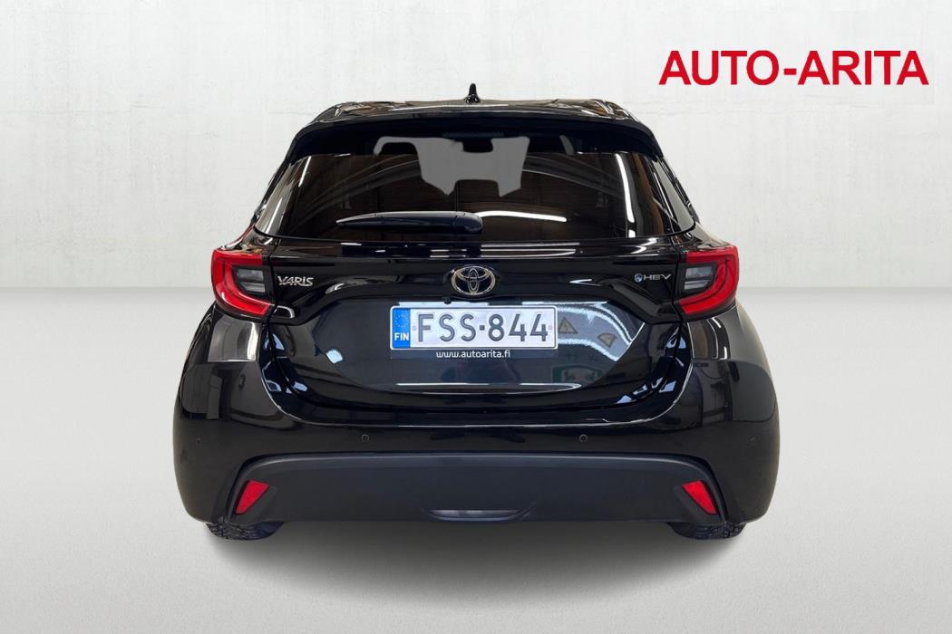 TOYOTA YARIS 2025