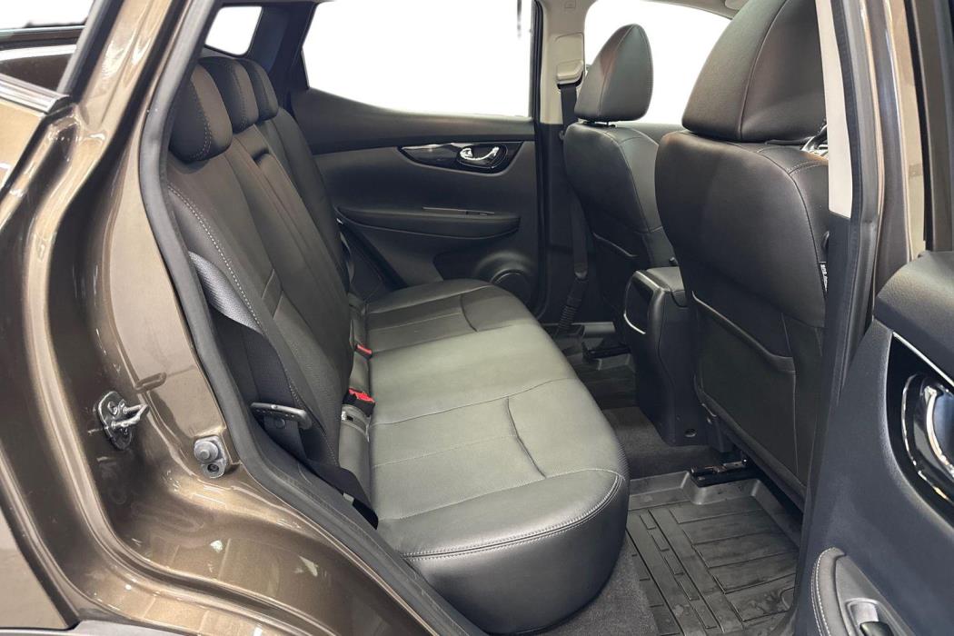 NISSAN Qashqai 2015